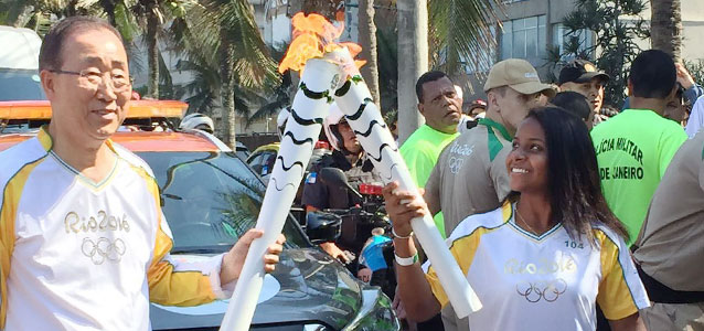 UN Secretary-General Ban Ki-moon passes the Olympic Flame to Thaiza Vitória, (link to her photo essay) a 15-year-old Brazilian handball player and member of the ‘One Win Leads to Another’ programme in Rio de Janeiro. Photo: UN Women/Isabel Clavelin